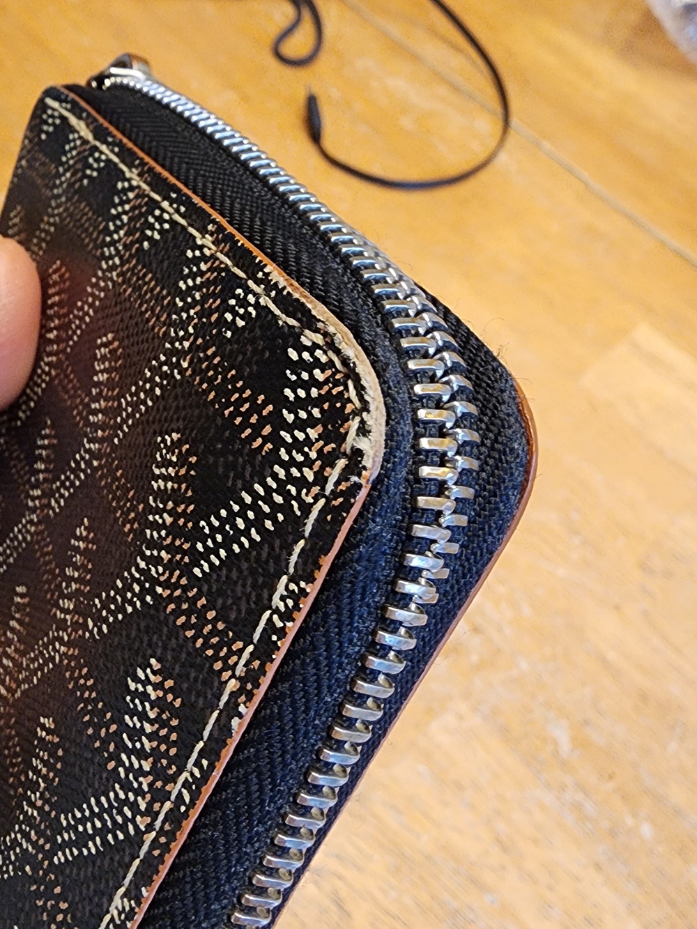 Goyard Matignon GM Wallet in Black and Tan Goyardine canvas with brown leather - Picture 5 of 16